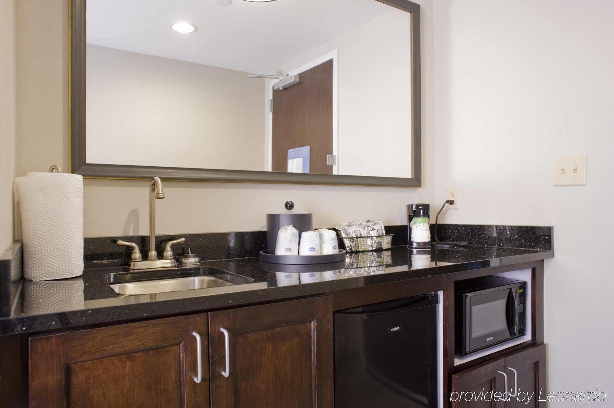 Hampton Inn & Suites Tupelo/Barnes Crossing Стая снимка